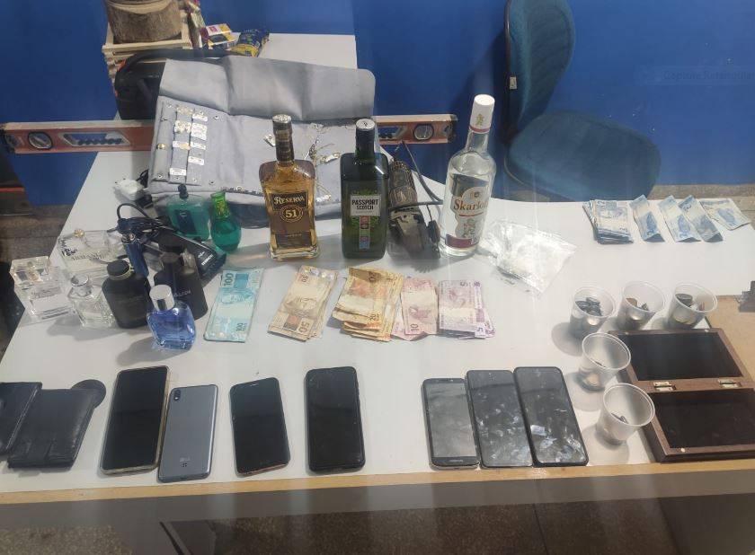 Procurando moto furtada, polícia estoura “boca de fumo” e prende traficante que corrompia adolescentes, em Vilhena