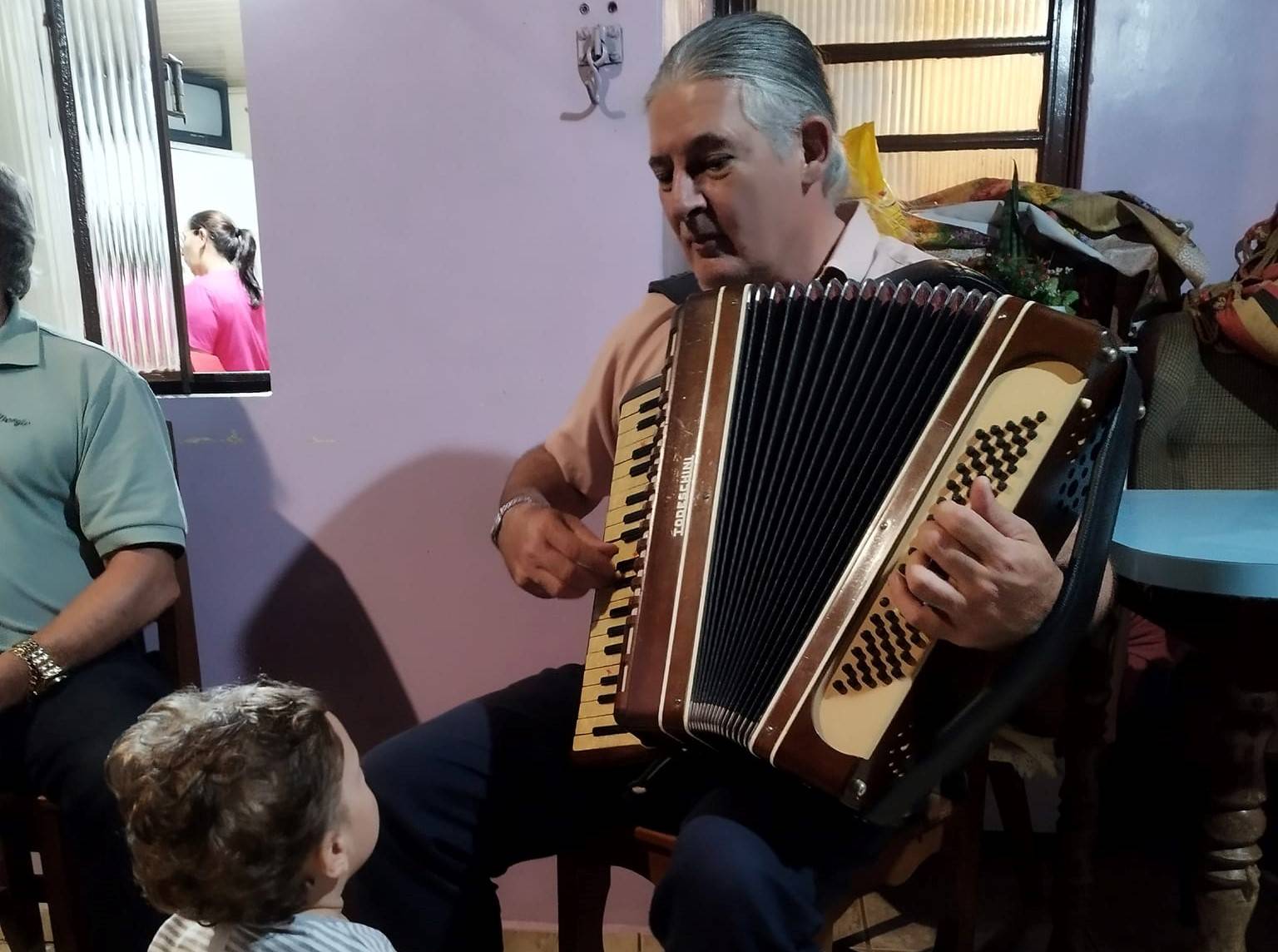 VÍDEO: padre que chegou a ser cogitado como candidato a prefeito de Vilhena visita amigos em SC e fala confessa saudades da cidade