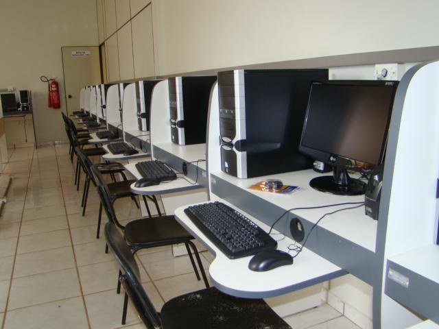 Câmara de Vilhena oferece Internet e cursos de informática grátis