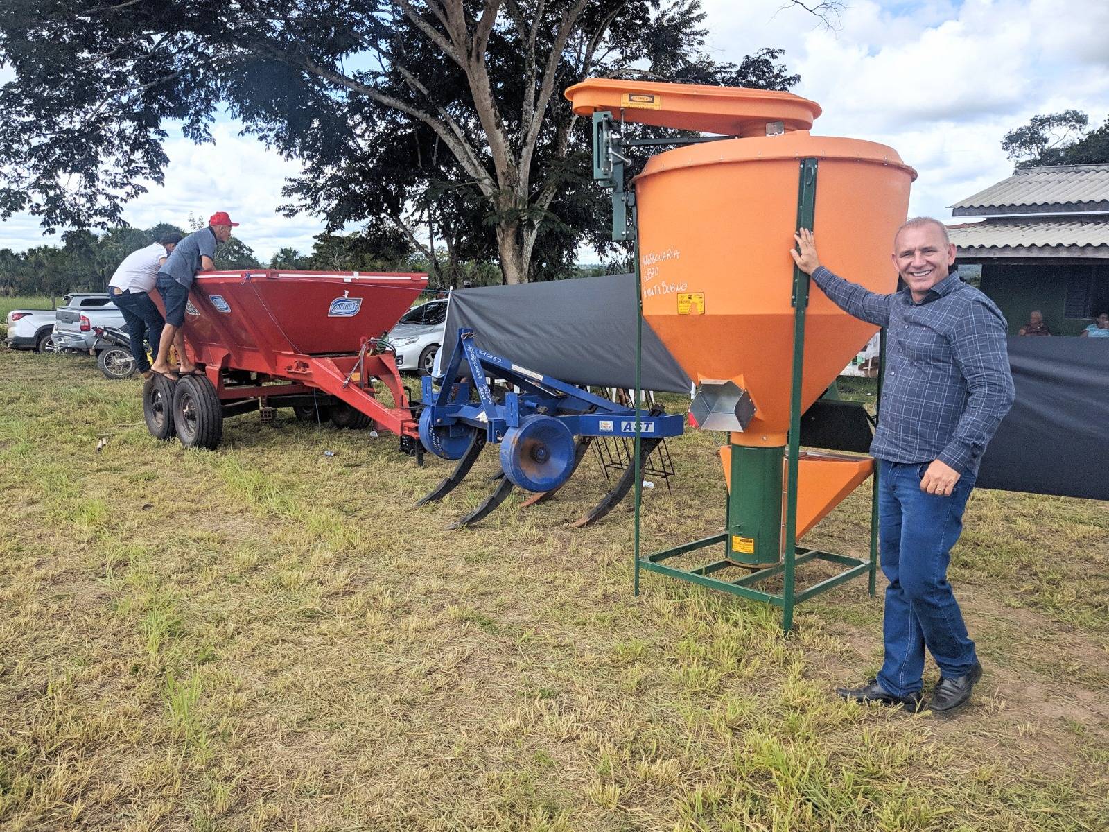 Deputado Ezequiel Neiva investiu em dezenas de associações rurais com a entrega de implementos agrícolas