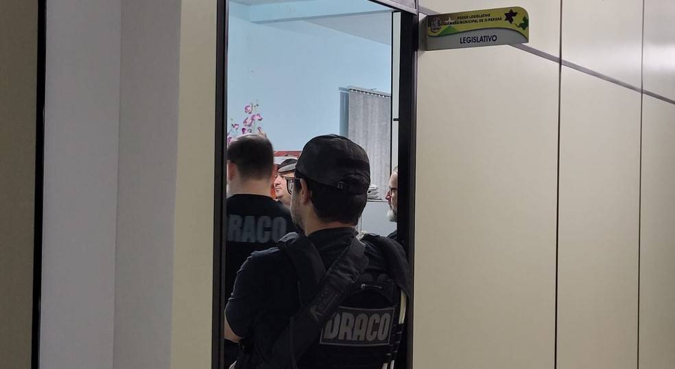 Polícia Civil deflagra operação, cumpre mandados e investiga corrupção na Câmara de Vereadores da segunda maior cidade de RO