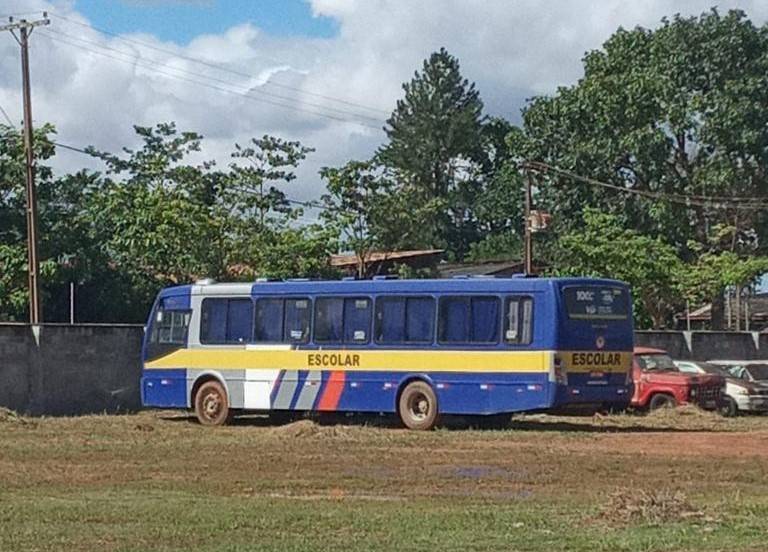 Vistoriando ônibus que fazem transporte escolar em Vilhena, Ciretran encontra dois deles com documentação fraudada