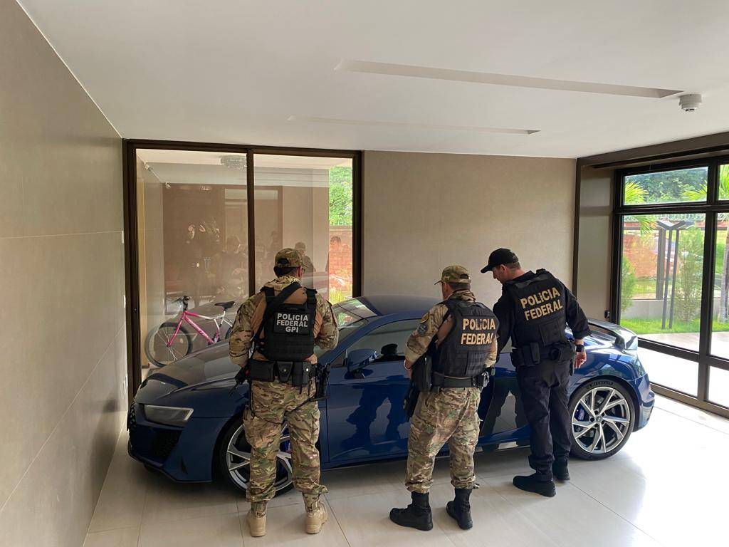 VEJA FOTOS: em RO e outros Estados, PF confisca imóveis, carros de luxo e aviões em operação contra o tráfico de drogas
