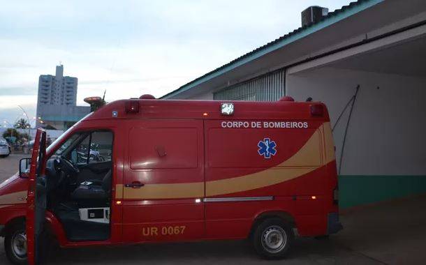 URGENTE: acidente envolvendo carro e motocicletas na BR 364, a 30 km de Vilhena, deixa dois mortos no local