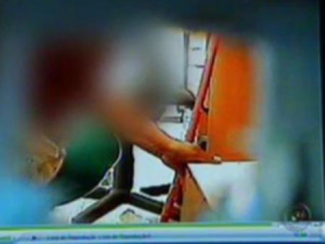 Empresário instala câmeras e flagra funcionário roubando dinheiro