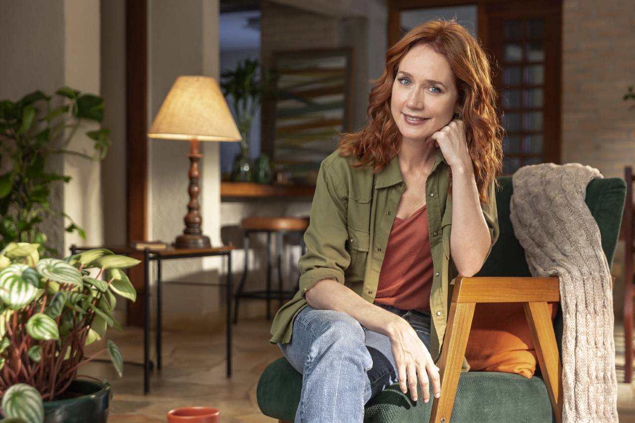 Camila Morgado é a nova cara da Cresol; atriz global estreou nova campanha da cooperativa financeira no intervalo do Fantástico, da TV Globo