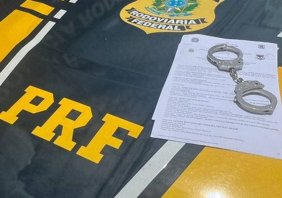 Condenado por estupro, roubo e tráfico, homem de 50 anos fica nervoso com abordagem da PRF e acaba preso, em Rondônia