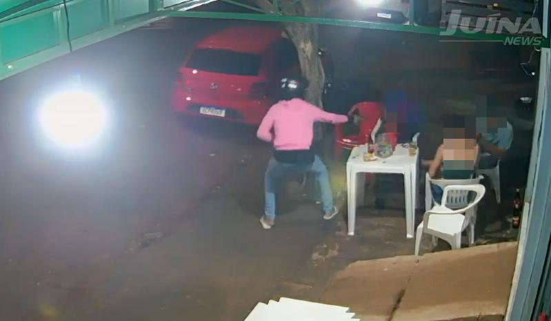Suspeito de ter matado um e ser filmado durante o crime é preso em cidade de MT após trocar tiros com policiais civis