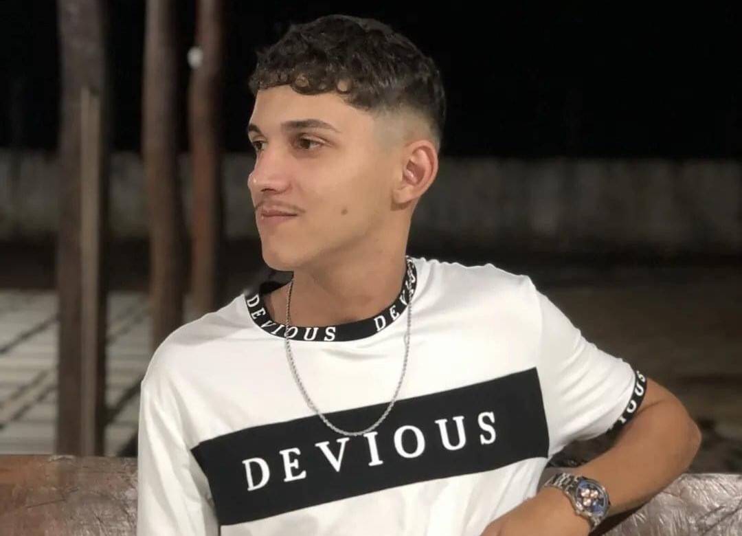 Um dia após comemorar 20 anos, açougueiro tem moto atingida por carro, é operado no HR e morre na UTI, em Vilhena