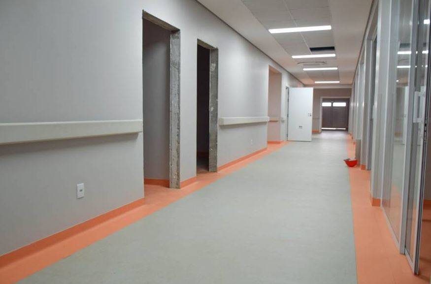 URGENTE: juíza de Vilhena suspende decreto municipal que permitiu a prefeito ocupar hospital que está sendo construído por entidade