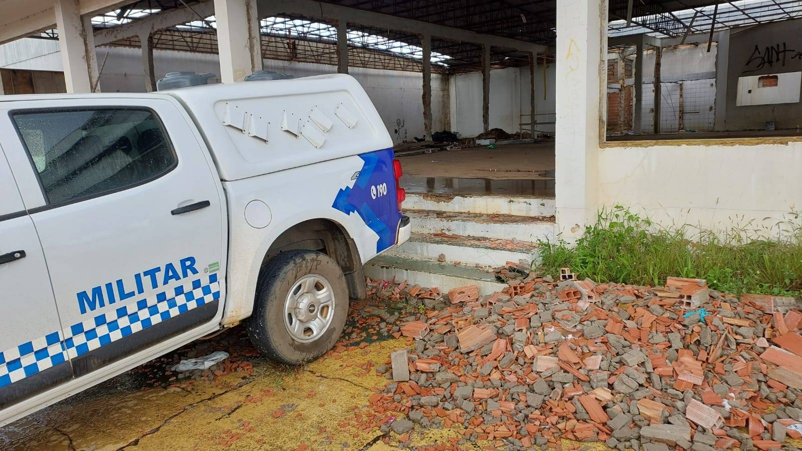 “Sem nome”, homem encontrado morto em prédio abandonado no centro de Vilhena é sepultado como indigente