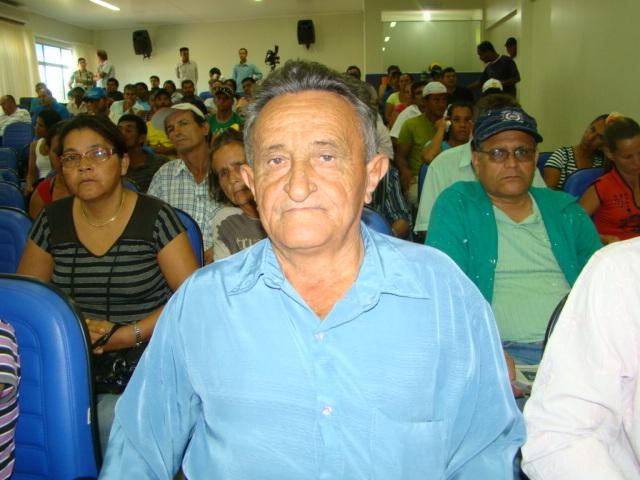 Famílias prometem ficar em área invadida até prefeito cumprir promessas