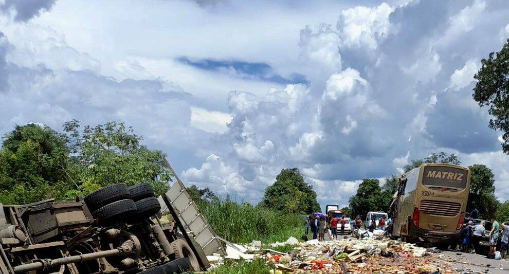 Acidente entre ônibus e carreta em rodovia de MT deixa 07 mortos, entre eles uma idosa de Vilhena; veja nomes