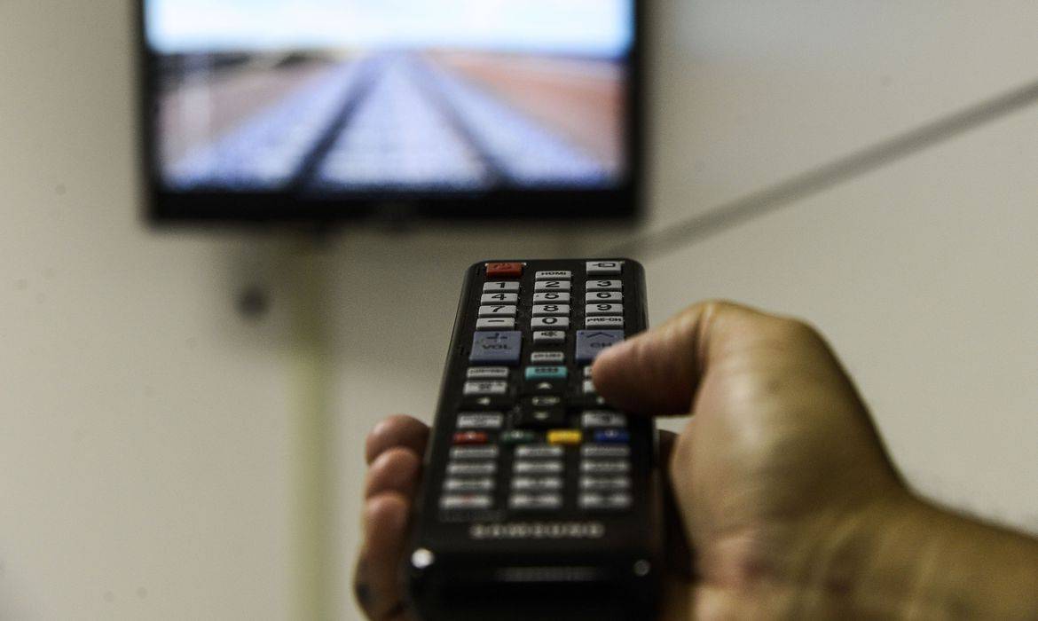 Em seis cidades de Rondônia, incluindo Vilhena, famílias de baixa renda podem solicitar parabólica digital gratuita