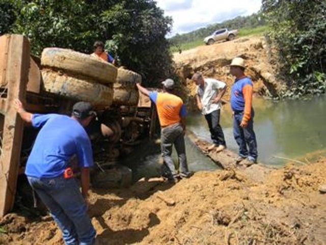 Caminhão da Prefeitura de Vilhena avariado em ação suspeita mobiliza MP