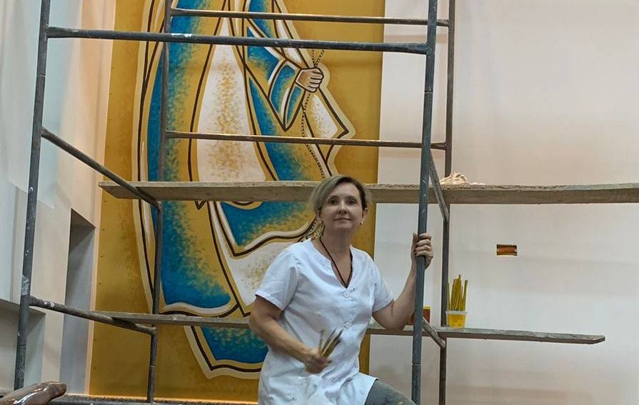 Artista sacra que está trabalhando na revitalização da igreja matriz de Colorado do Oeste já entregou uma de suas obras ao papa Francisco
