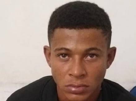Autor de homicídio em Rondônia é preso em cidade de MT após assaltar adolescentes em praça usando canivete