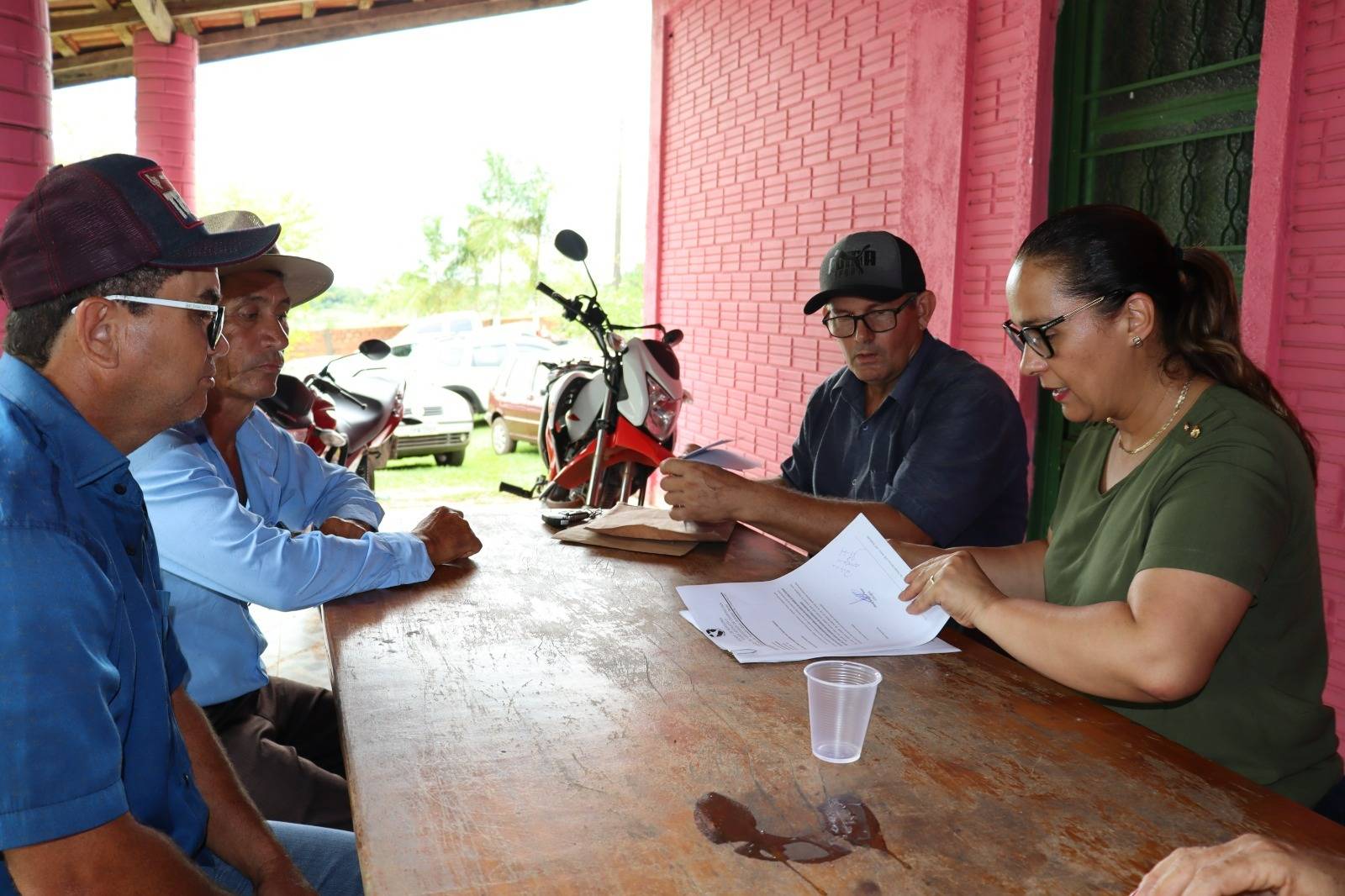 Rosangela Donadon anuncia pagamento de R$180 mil para aquisição de trator para associação rural de Chupinguaia