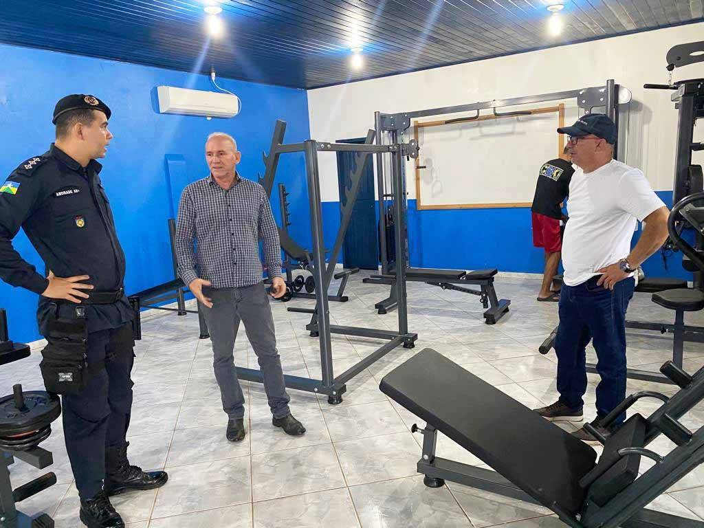 Deputado Ezequiel Neiva entrega academia para o quartel da Polícia Militar em Colorado do Oeste