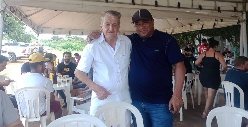 “Lenço Branco”: comerciante que é lenda em Vilhena comemora 87 anos “no batente” e é homenageado com festa pelos amigos