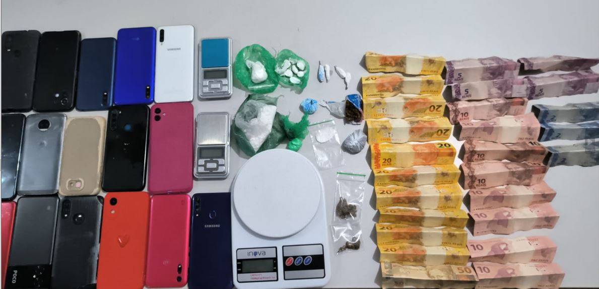 Ação da Patrulha Reforço em bocas de fumo termina com 13 presos, drogas apreendidas e 16 celulares recuperados