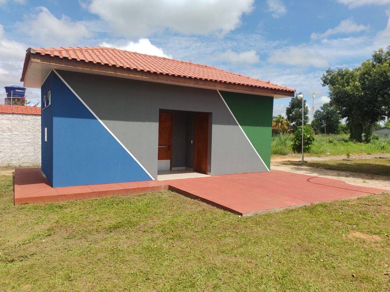 Seosp finaliza obra de infraestrutura na praça dos Quilombolas, em Pimenteiras do Oeste