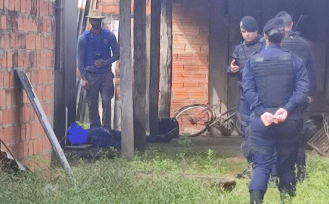 URGENTE: corpo de rapaz de 24 anos com marcas de violência é encontrado no quintal de casa, em Vilhena
