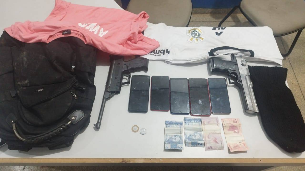 Horas após câmeras filmarem assalto a mercadinho, um ladrão entrega o outro e quatro acabam presos, em Vilhena