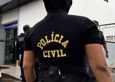 VEJA VÍDEO: em cidade de MT na divisa com RO, dentista boliviano é preso acusado de torturar filho adotivo de apenas 07 anos