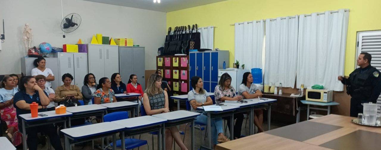Policiais militares de Vilhena treinam servidores de escola para agir em casos de “atiradores ativos”