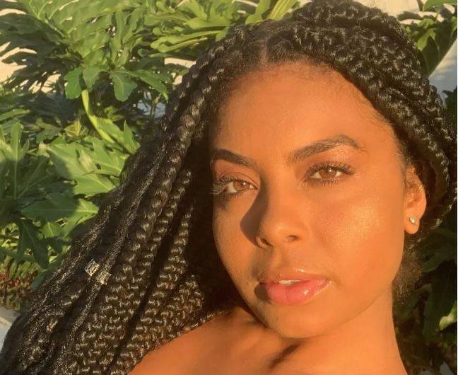 ASSISTA: em vídeo postado nas redes sociais, dançarina denuncia racismo durante abordagem em aeroporto de Rondônia