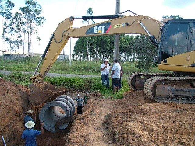 Pouco movimento em obra milionária provoca apreensão de moradores