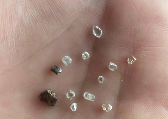 Em rodovia de Rondônia, agentes da PRF flagram homem de 54 anos transportando diamantes em taxi