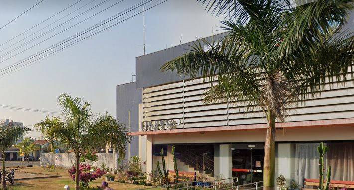 EXCLUSIVO: pai de menina de 11 anos vai à polícia e registra queixa contra padrasto de aluno que ameaçou “moê-la no cacete”