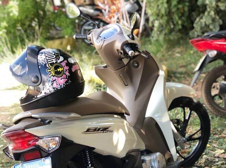 Após invadirem residência e roubarem motoneta e celulares, ladrões prendem casal antes de fugir, em Vilhena