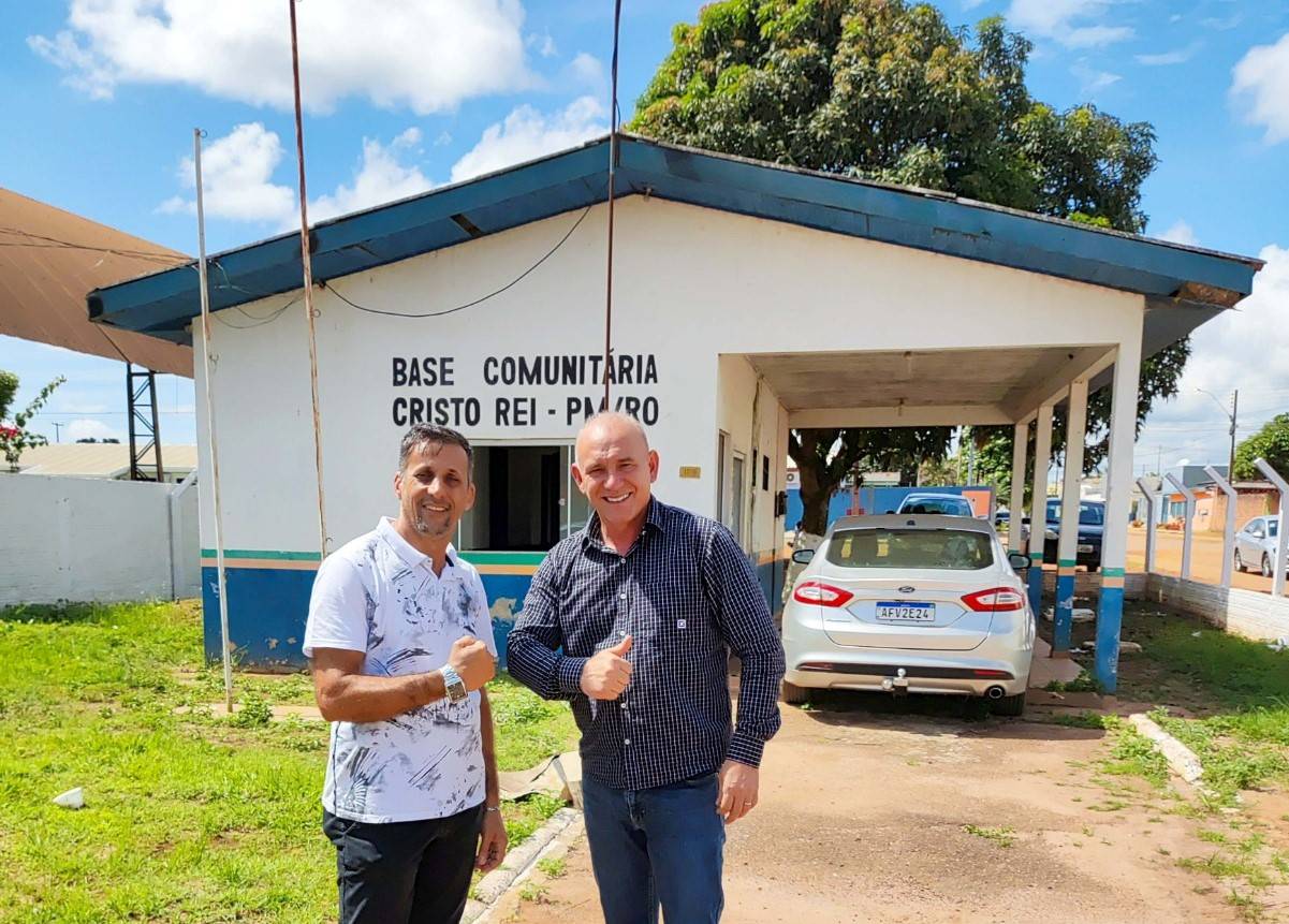 Ezequiel Neiva firma compromisso para a reforma da base comunitária da PM no bairro Cristo Rei, em Vilhena