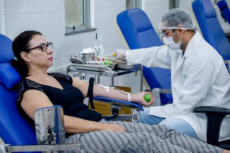 Fhemeron convoca doadores de sangue a comparecerem ao hemocentro para abastecer estoque de bolsas
