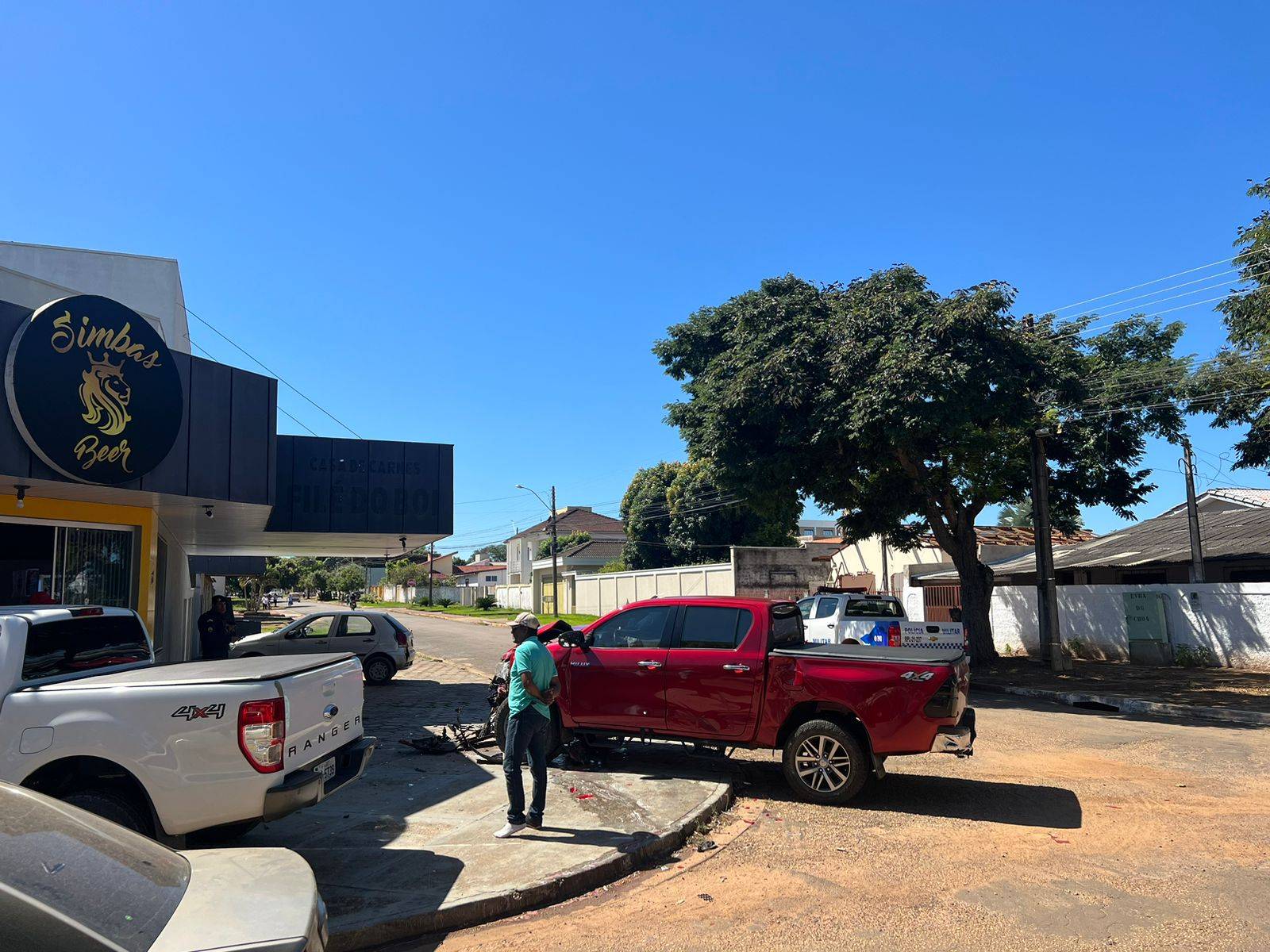 Picapes ficam destruídas após batida em avenida da região central, em Vilhena; uma delas estaria fazendo “test drive”