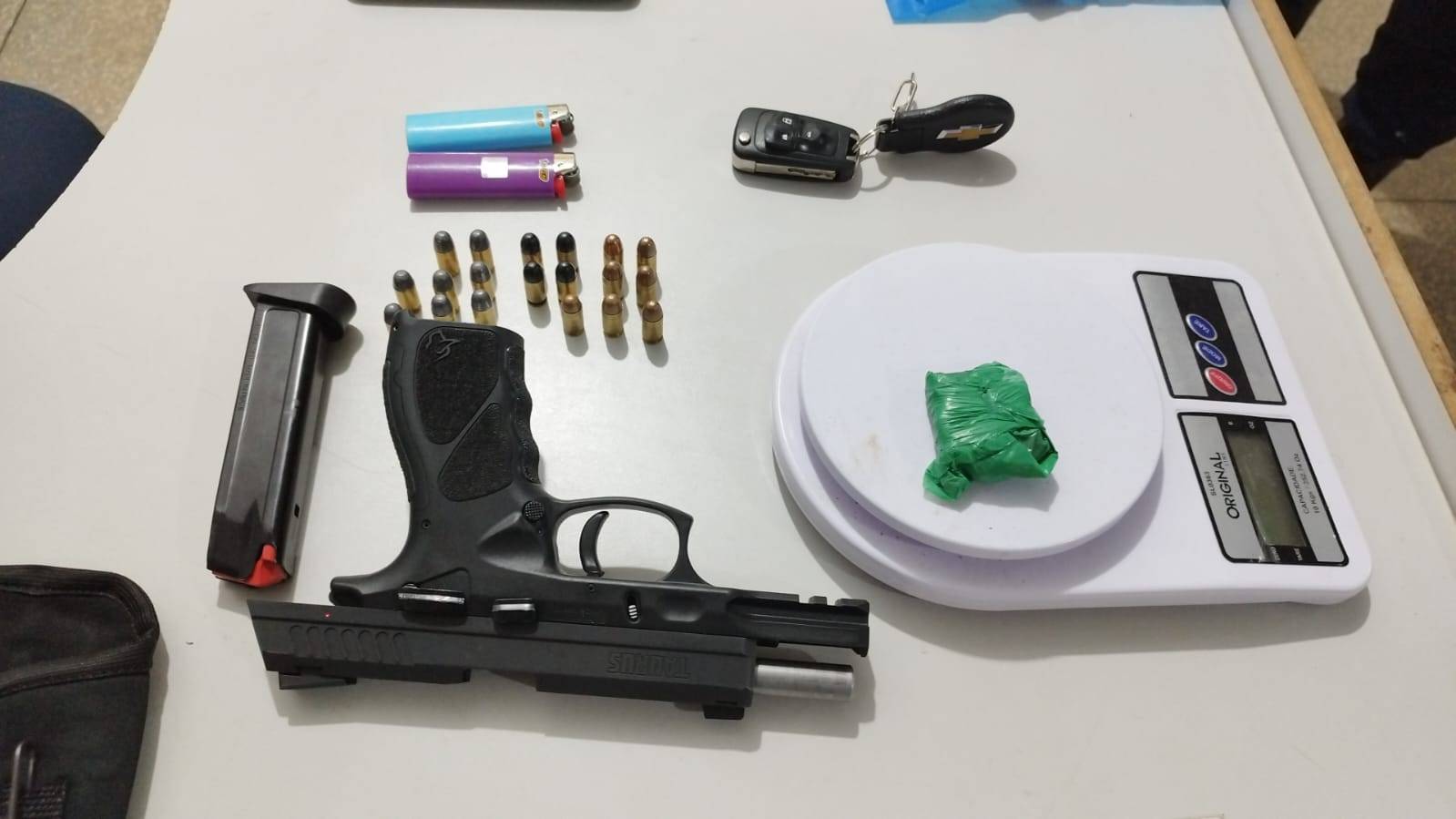 Ao abordar homens que seriam do PCC em Vilhena, polícia encontra pistola roubada em Colorado do Oeste