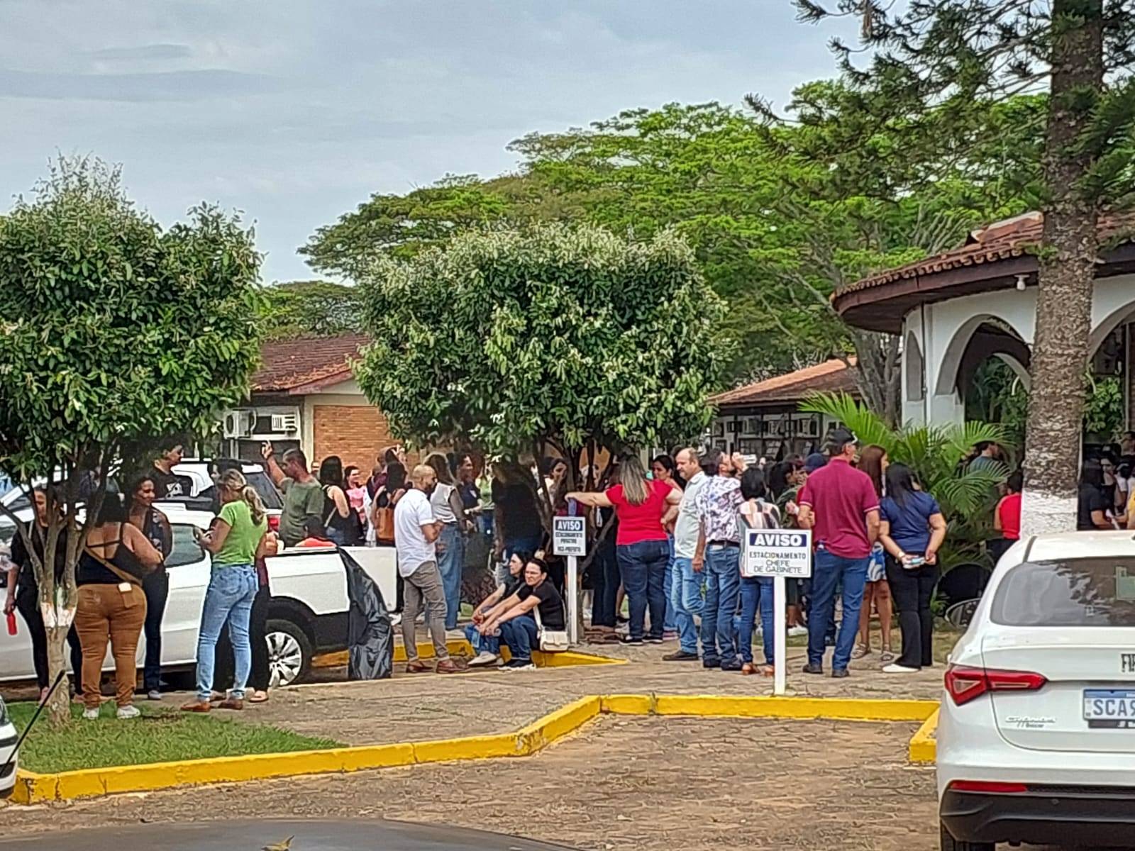 Com apoio de vereadores, professores pressionam prefeito de Vilhena a pagar “Piso da educação”
