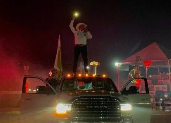 Durante exposição em cidade de MT, locutor manda mulher “enfiar o L no rabo” e grita: “aqui é Bolsonaro, porra!”