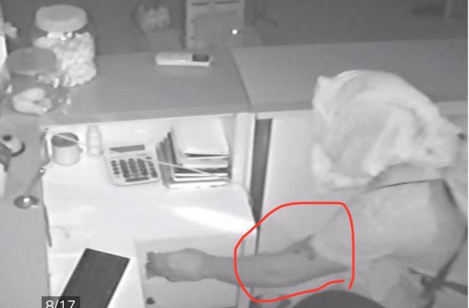 ASSISTA VÍDEO: câmeras de monitoramento mostram ladrão furtando clínica veterinária no centro de Vilhena