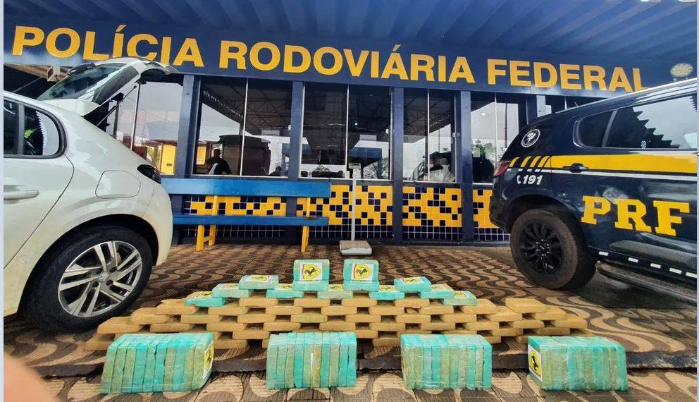 Caminhoneiro de 22 anos que saiu de Vilhena com carro abarrotado de cocaína é preso em operação da PF em MT