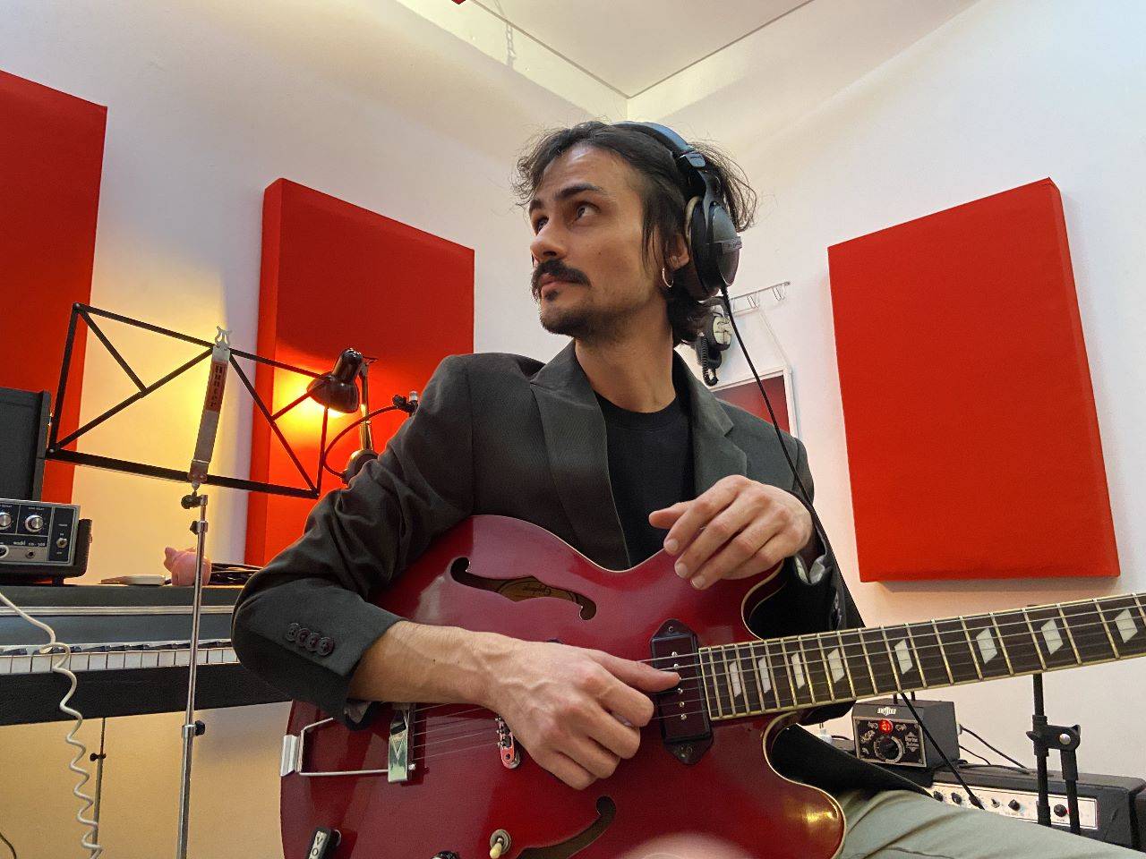 Cantor vilhenense lança campanha de financiamento coletivo para gravação do primeiro disco solo