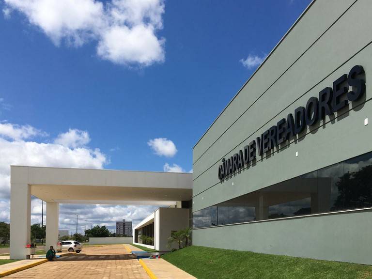 Vereadores não confirmam CPI contra prefeito, mas o convocam para dar explicações; emenda tem indícios de favorecimento a “figurão”