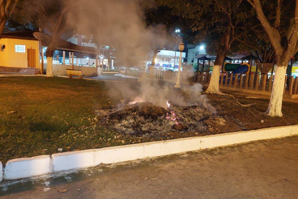 Logo após comemoração do Dia do Meio Ambiente, “queimada” é flagrada em praça na região central de Vilhena