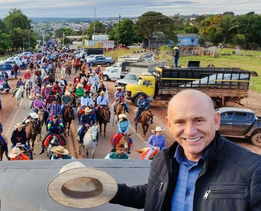 Deputado Ezequiel Neiva destina recurso e prestigia cavalgada de abertura da Exposição de Colorado do Oeste