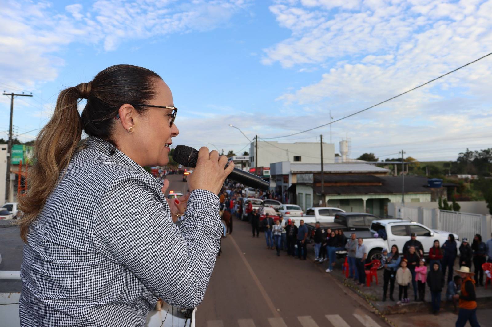 Deputada Rosangela Donadon prestigia cavalgada de abertura da Expocol,  em Colorado do Oeste