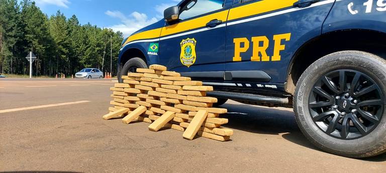 Vilhena: motorista comete infração de trânsito e acaba preso pela PRF com quase 50 kg de maconha em rodovia