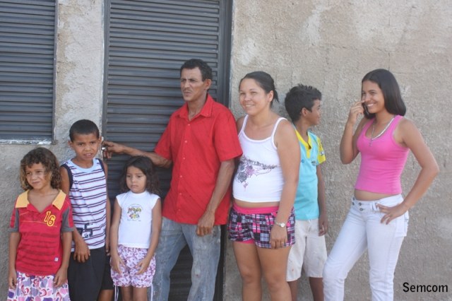 Casal com sete filhos ganha casa da Prefeitura de Vilhena